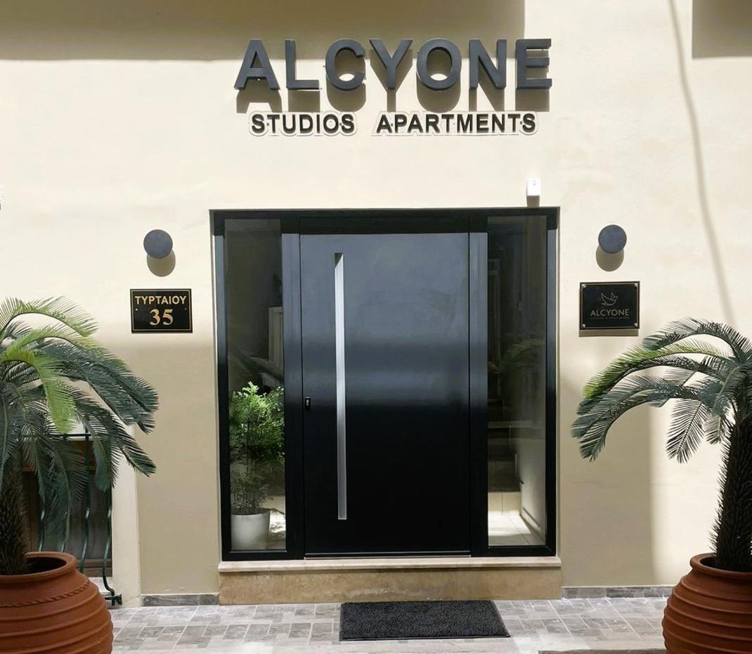 Alcyone Studios And Apartments Heraklion  Bagian luar foto