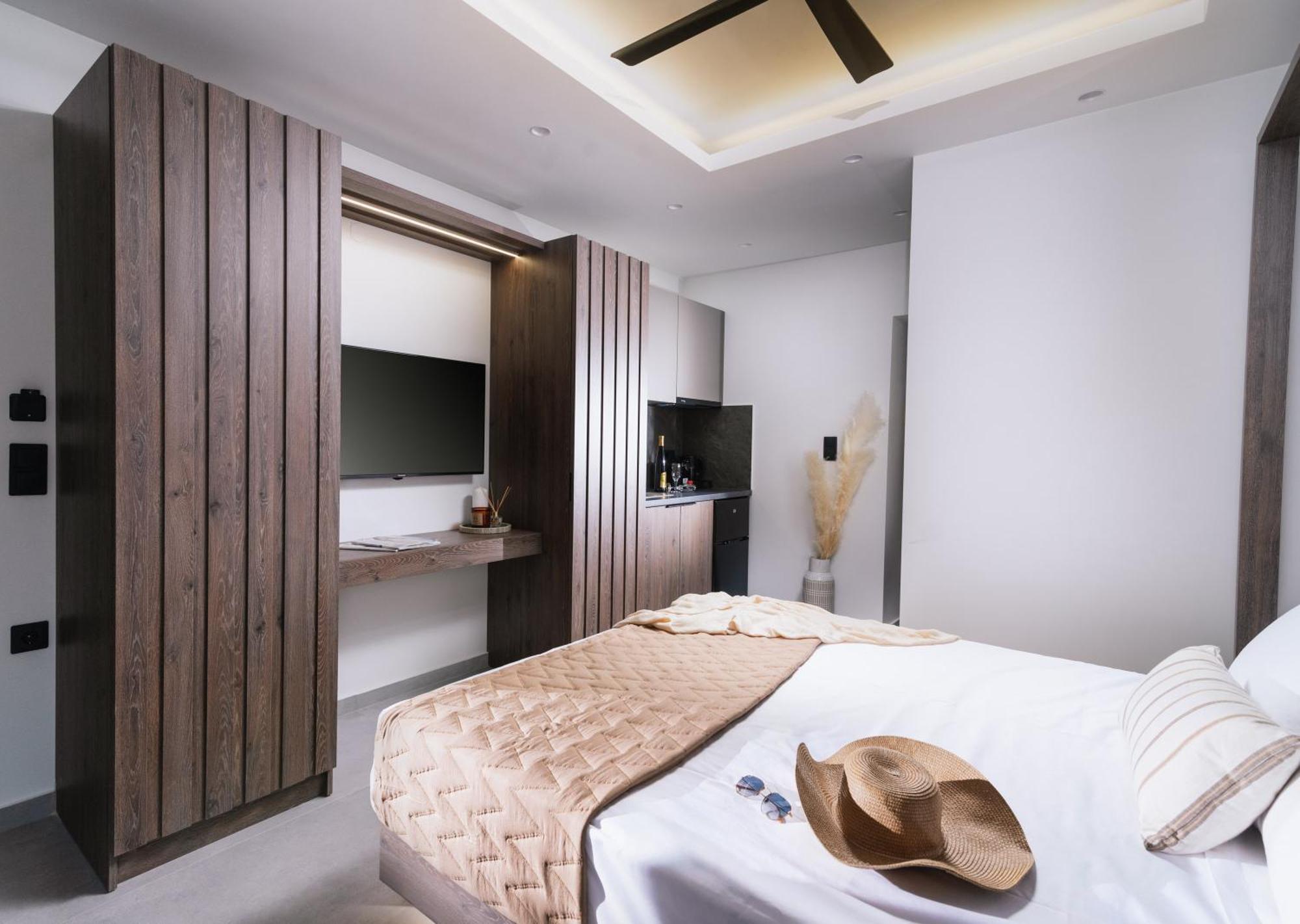 Alcyone Studios And Apartments Heraklion  Bagian luar foto