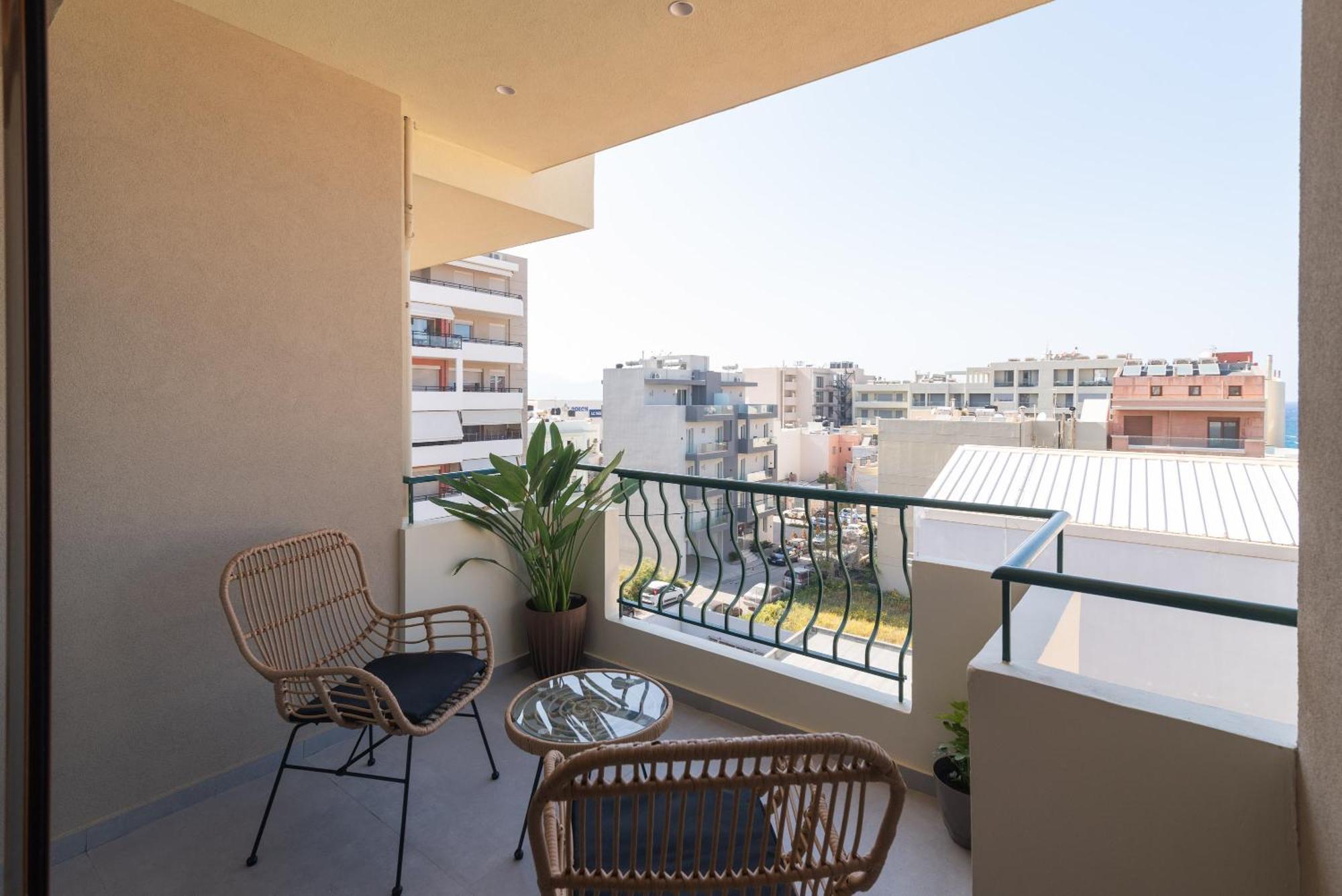 Alcyone Studios And Apartments Heraklion  Bagian luar foto