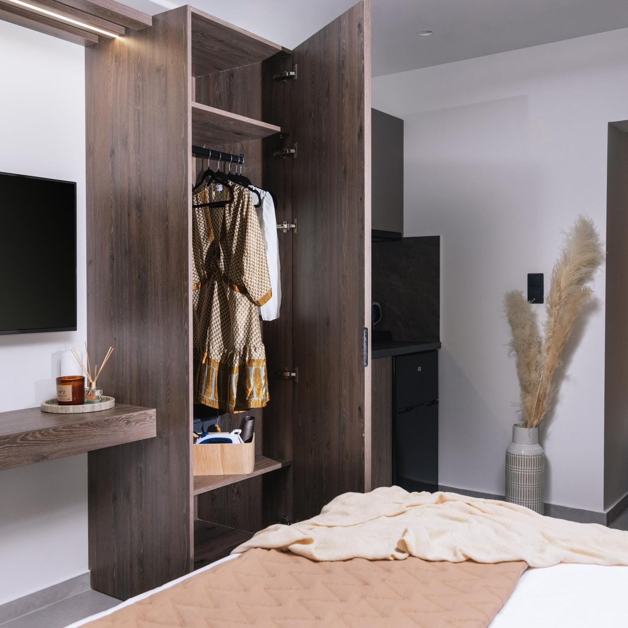 Alcyone Studios And Apartments Heraklion  Bagian luar foto
